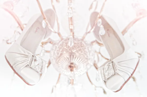 Elegantes sapatos de casamento branco — Fotografia de Stock