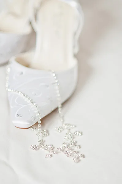 우아 한 흰색 웨딩 신발 — 스톡 사진