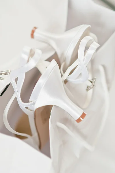 Eleganta vita bröllopsskor — Stockfoto