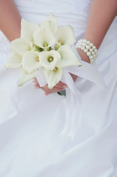 Bride with wedding bouquet — Stock Photo, Image