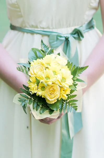 Buquê de casamento de rosas amarelas — Fotografia de Stock