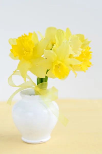 Beautiful Daffodils in a vase — Stock Photo, Image