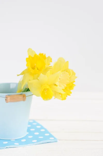 Bouquet of yellow lent lily (daffodil) in blue bucket — Stock Photo, Image