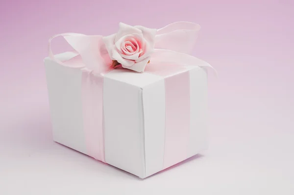 Belle boîte cadeau — Photo