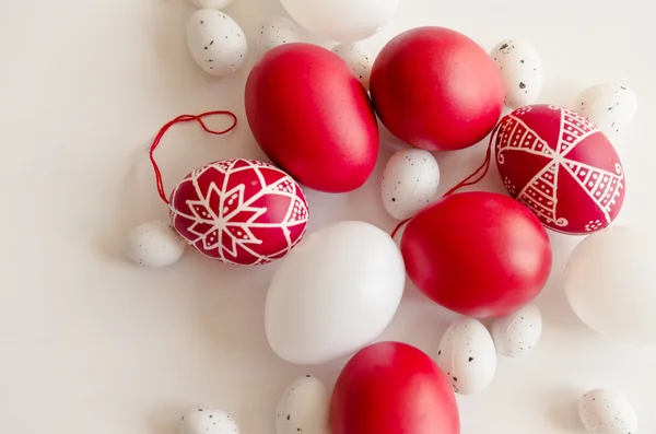 Coloridos huevos de Pascua — Foto de Stock