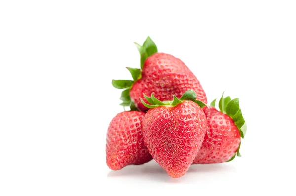 Erdbeeren isoliert über weißem Hintergrund — Stockfoto