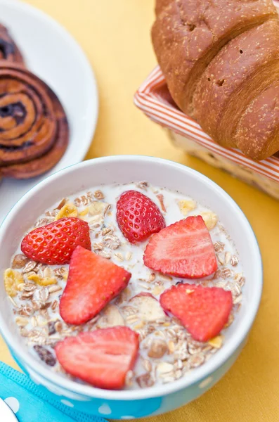 Breakfast with fresh muesli and orange juice — Stock Photo, Image