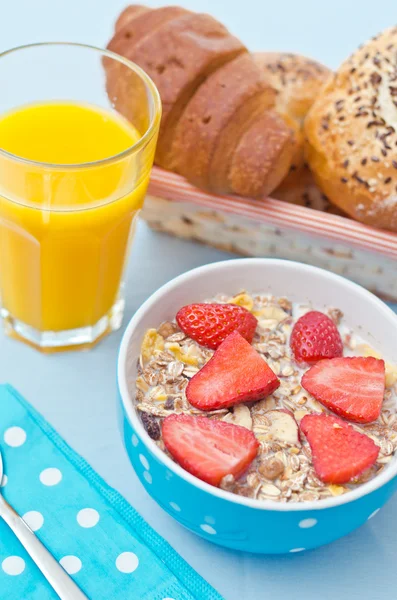 Breakfast with fresh muesli and orange juice — Stock Photo, Image