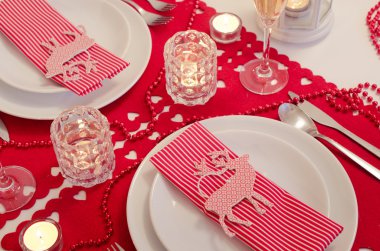 Kırmızı ve beyaz Noel tablo ayarı