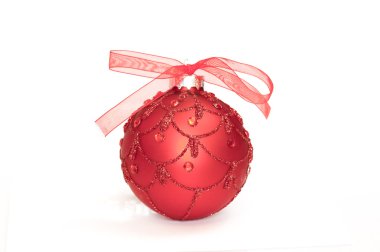 Beyaz arkaplanda Noel süslemesi