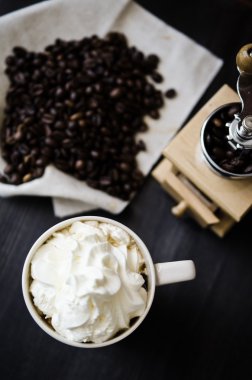 fincan kahve ve bir vintage Kahve değirmeni