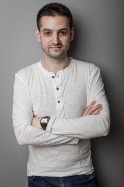 genç adam portresi güleryüzlü