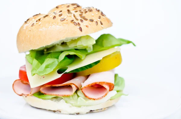 Un sándwich de delicatessen fresco — Foto de Stock