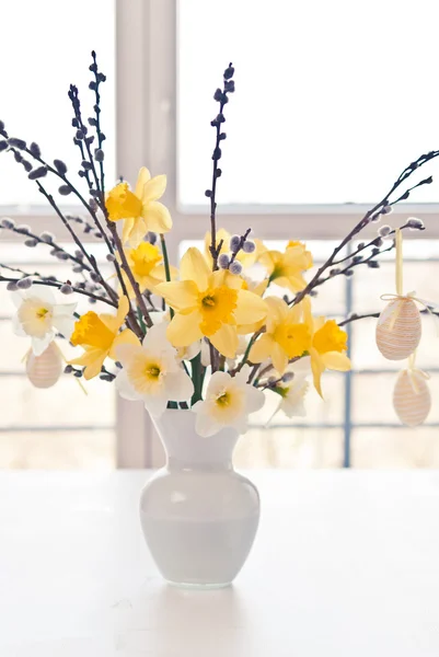 Spring flowers with easter eggs — Stock Photo, Image