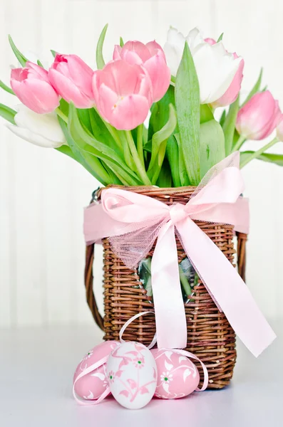 Pink and white tulips in a wicker basket (easter composition) — Stock Photo, Image