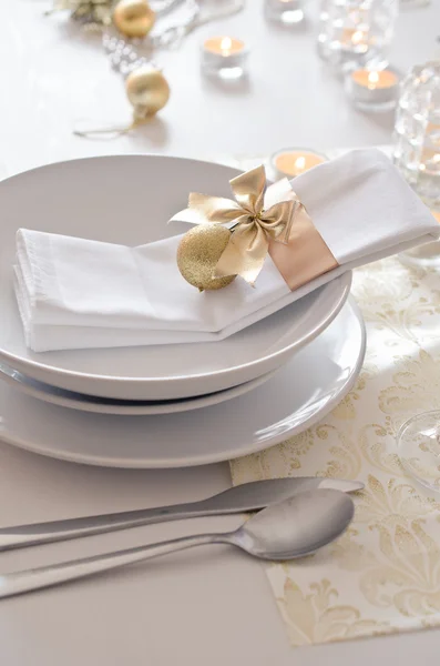 Una mesa de comedor de Navidad decorada —  Fotos de Stock