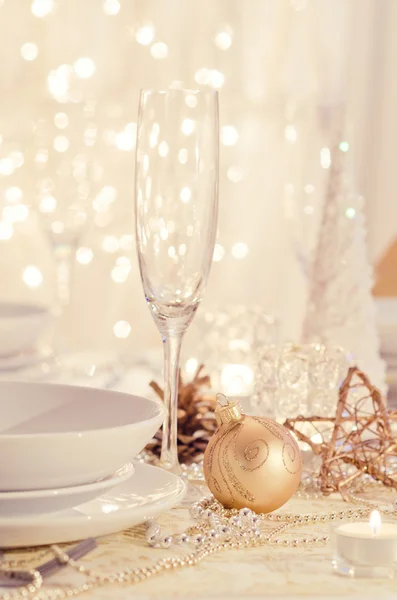 Gold Christmas table setting — Stock Photo, Image