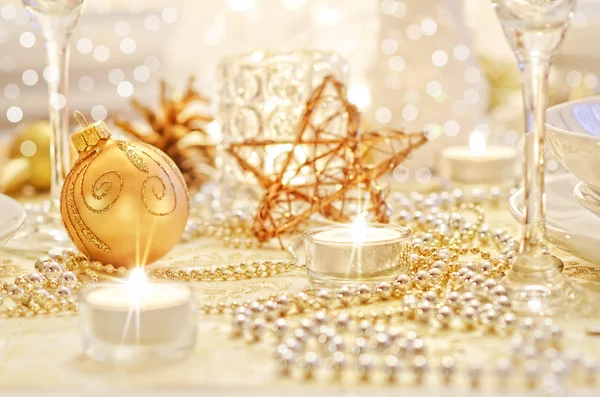 Gold Christmas table setting — Stock Photo, Image