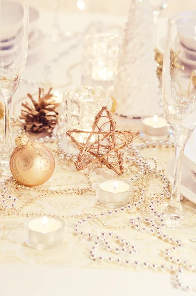 Cenário de mesa de Natal de ouro — Fotografia de Stock