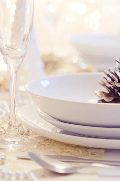 Una mesa de comedor de Navidad decorada — Foto de Stock