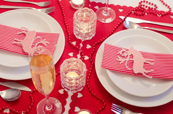 Christmas table setting in red and white — Stock Photo, Image