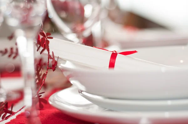 빨간색과 흰색 크리스마스 테이블 설정 — 스톡 사진