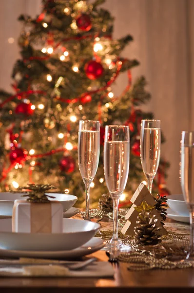 Beautiful gold place setting for Christmas — Stock Photo, Image