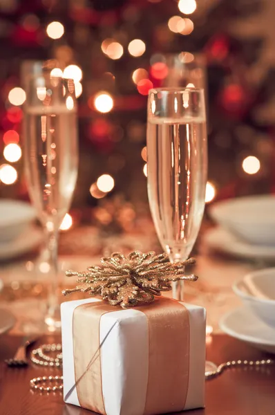 Beautiful gold place setting for Christmas — Stock Photo, Image