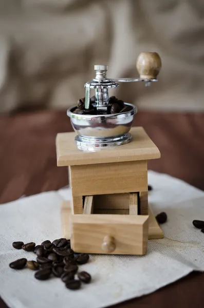 Винтажная кофемолка — стоковое фото
