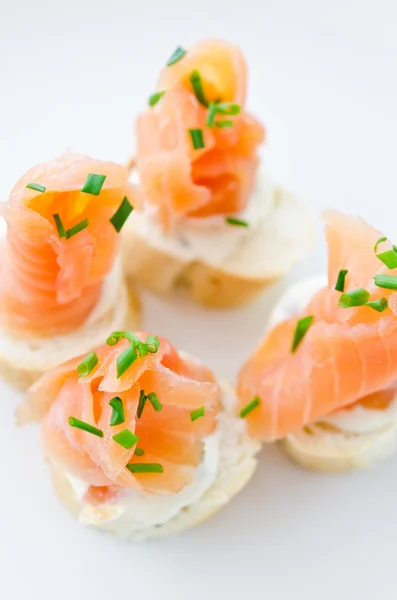 Canapes with smoked salmon and cream cheese — Stock Photo, Image