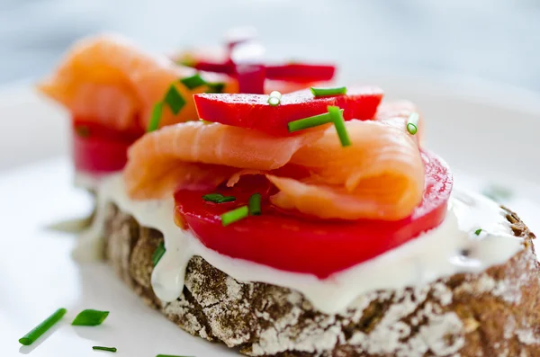 Canapes with smoked salmon and cream cheese — Stock Photo, Image