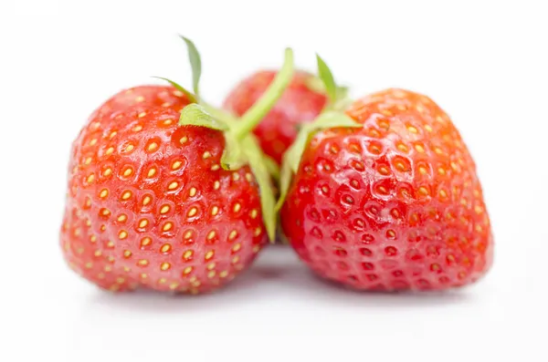 신선 하 고 맛 있는 딸기 흰색 배경에 고립 — 스톡 사진