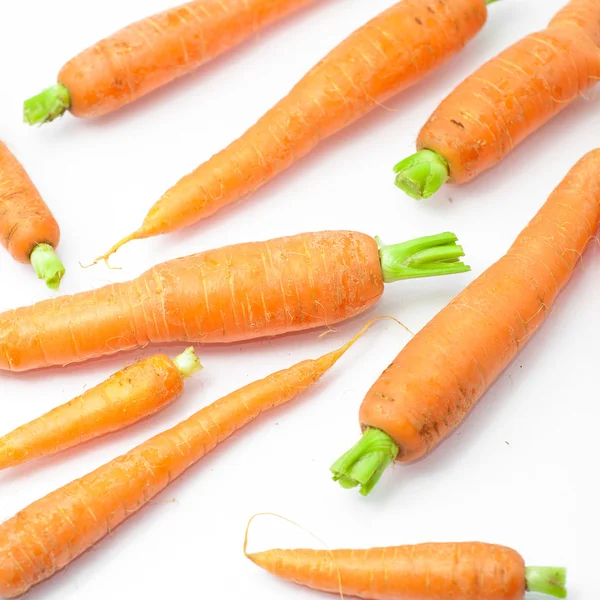 Carotte fraîche - groupe de légumes sur fond blanc — Photo