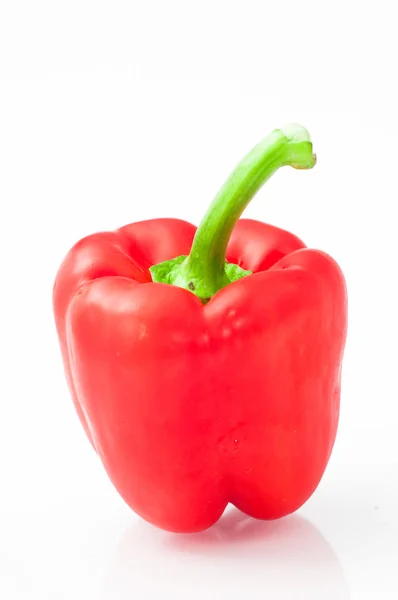 Röd paprika isolerad på vitt. — Stockfoto