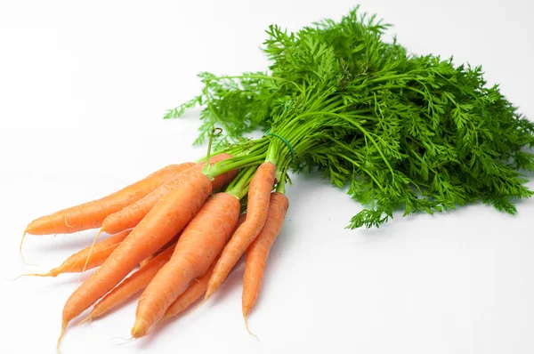 Wortel segar - kelompok sayuran dengan latar belakang putih — Stok Foto