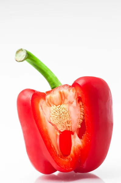 Röd paprika isolerad på vitt. — Stockfoto