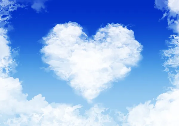 Corazón hecho de nubes esponjosas — Foto de Stock