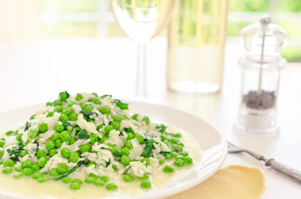 Fresh risotto with peas — Stock Photo, Image