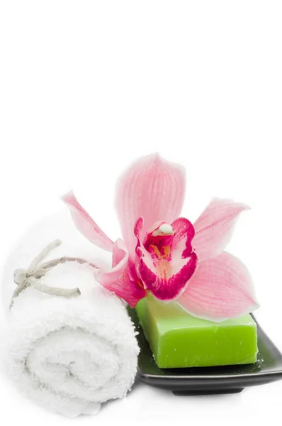 Artículos de baño con toalla de jabón de orquídea y jabón —  Fotos de Stock