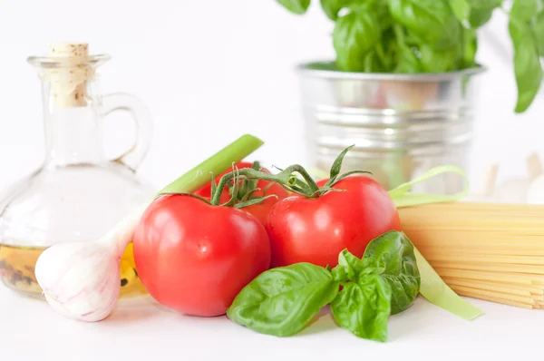 Setting pasta with tomato — Stock Photo, Image