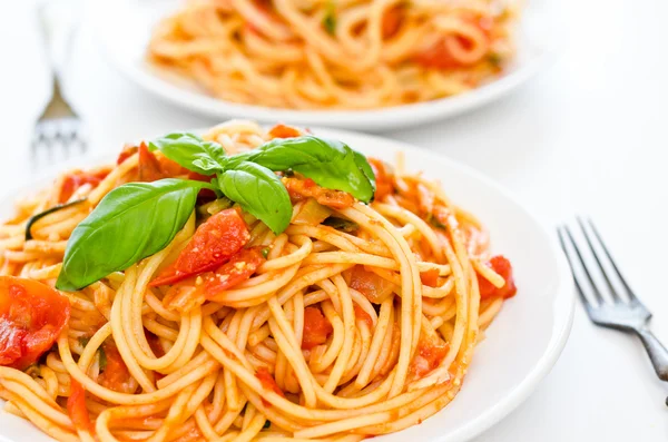 Espaguetis con salsa de tomate —  Fotos de Stock