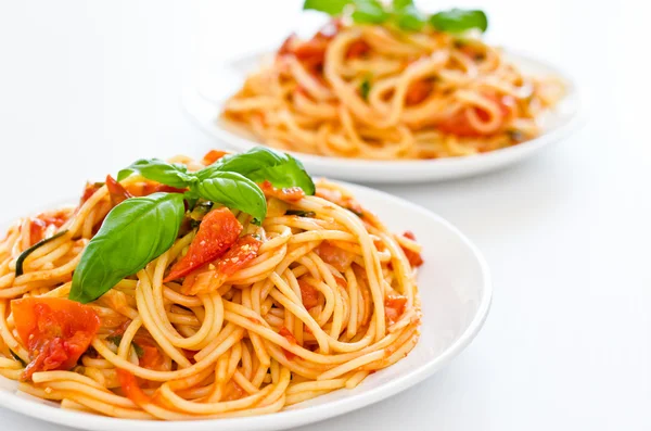 Espaguetis con salsa de tomate — Foto de Stock