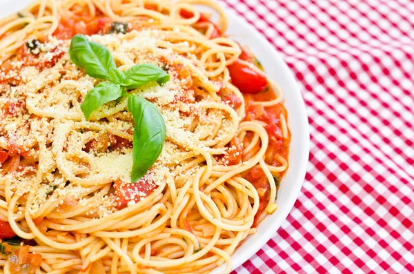 Pasta con salsa di pomodoro — Foto Stock