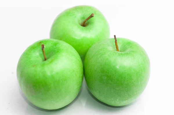 Fresh green apples isolated on white background — Stock Photo, Image