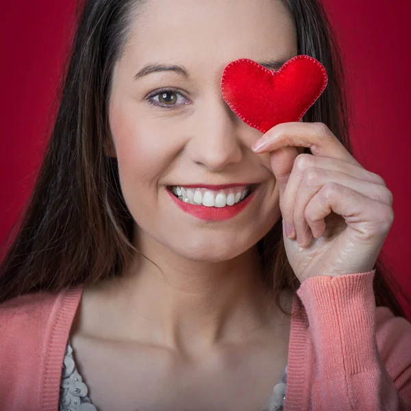 Young woman holds a heart — Stock Photo, Image