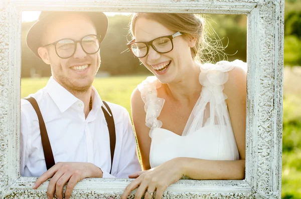 Junges Hochzeitspaar — Stockfoto