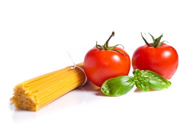 Beyaz arka plan üzerinde izole pasta malzemeleri
