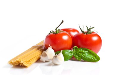 Beyaz arka plan üzerinde izole pasta malzemeleri