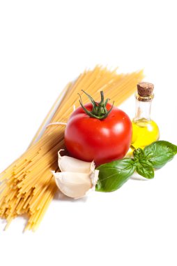 Beyaz arka plan üzerinde izole pasta malzemeleri