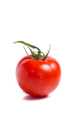 Beyaz arkaplanda izole edilmiş taze domates